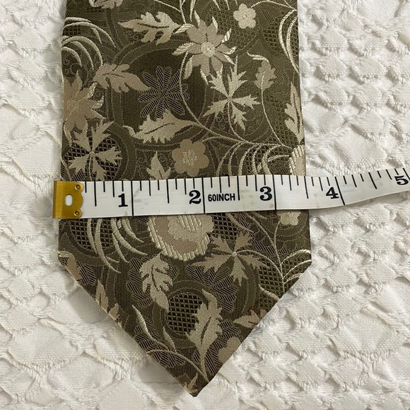 Valentino 100% Silk ‘Made in Italy’ Tie - Picture 6 of 7